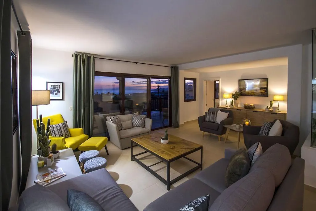 Villa Alcalde Macher 0*,